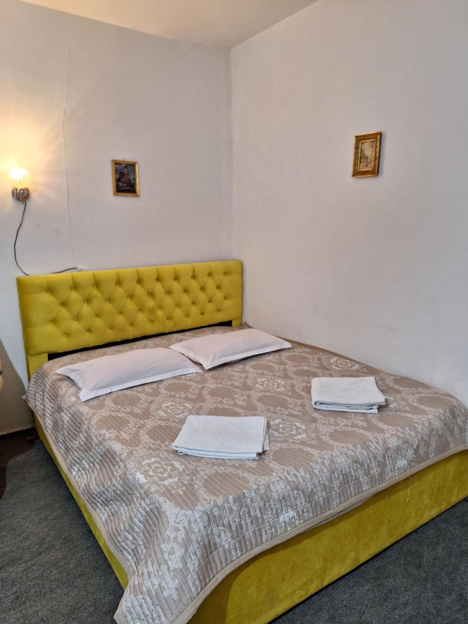 Madona's Daire Tiflis